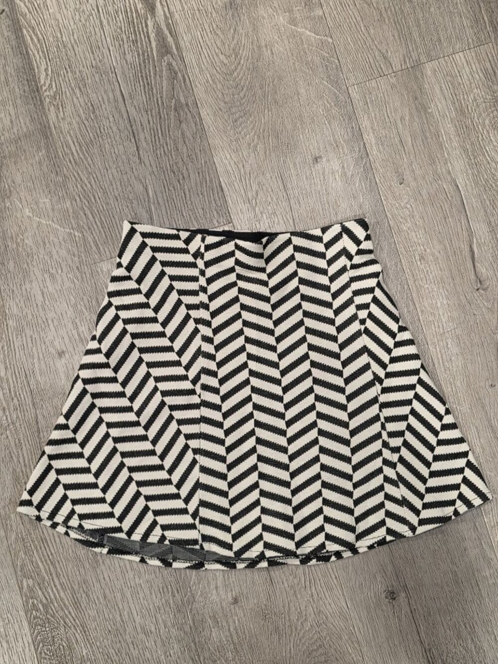 Zara Trafaluc Black & White Chevron Flared Skater Skirt Size S